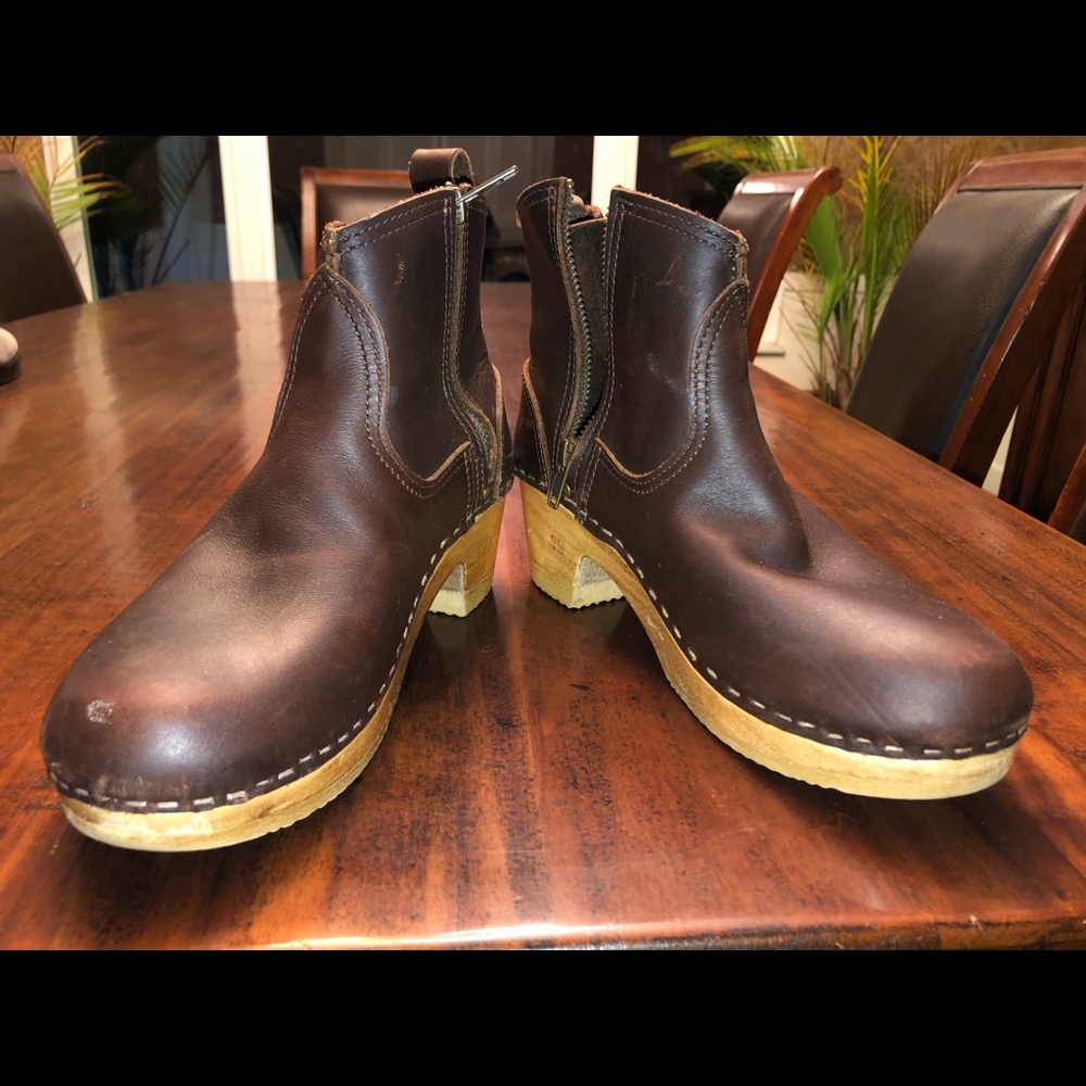 No 6 brown clog boots. Size 39.